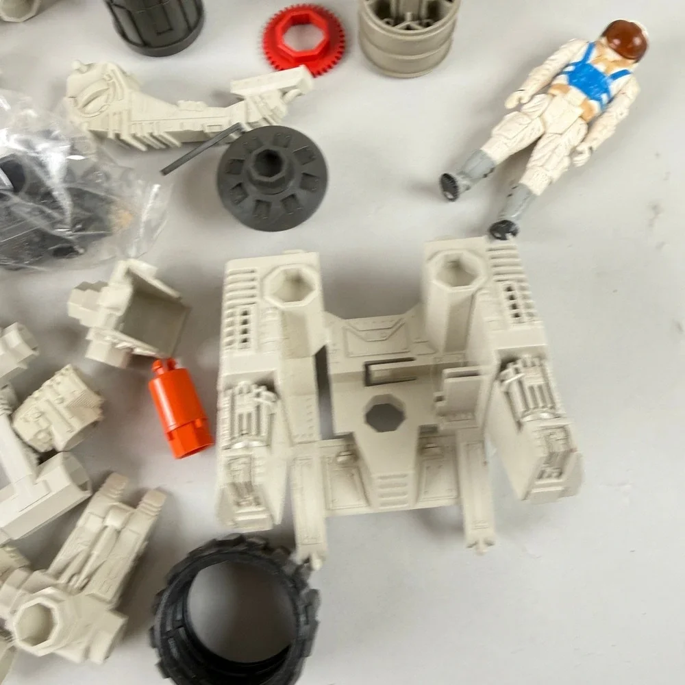 Robotix R-2000 parts‎ 1980's